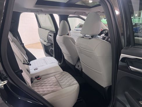 New 2025 Mitsubishi Outlander SEL image 14