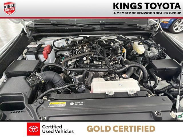 Used 2025 Toyota 4Runner SR5 AWD/4WD image 29