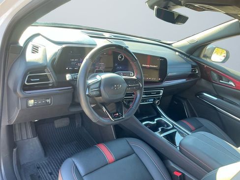 Used 2025 Chevrolet Traverse RS w/ LPO, Floor Liner Package image 10