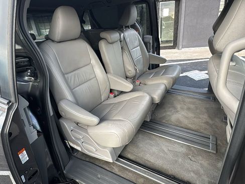 Used 2018 Toyota Sienna XLE image 16