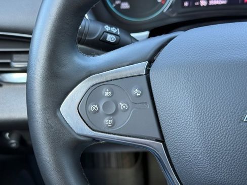 Used 2023 Chevrolet Traverse LT image 30