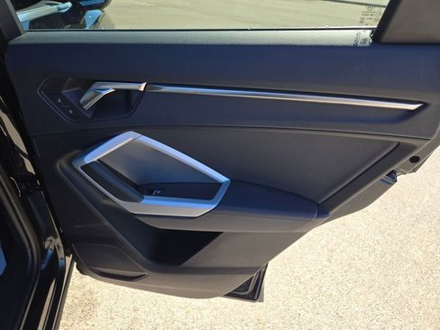 Used 2025 Audi Q3 2.0T Premium image 9