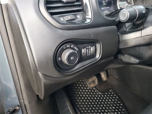 Used 2018 Jeep Renegade Altitude w/ UConnect 8.4 Nav Group image 17