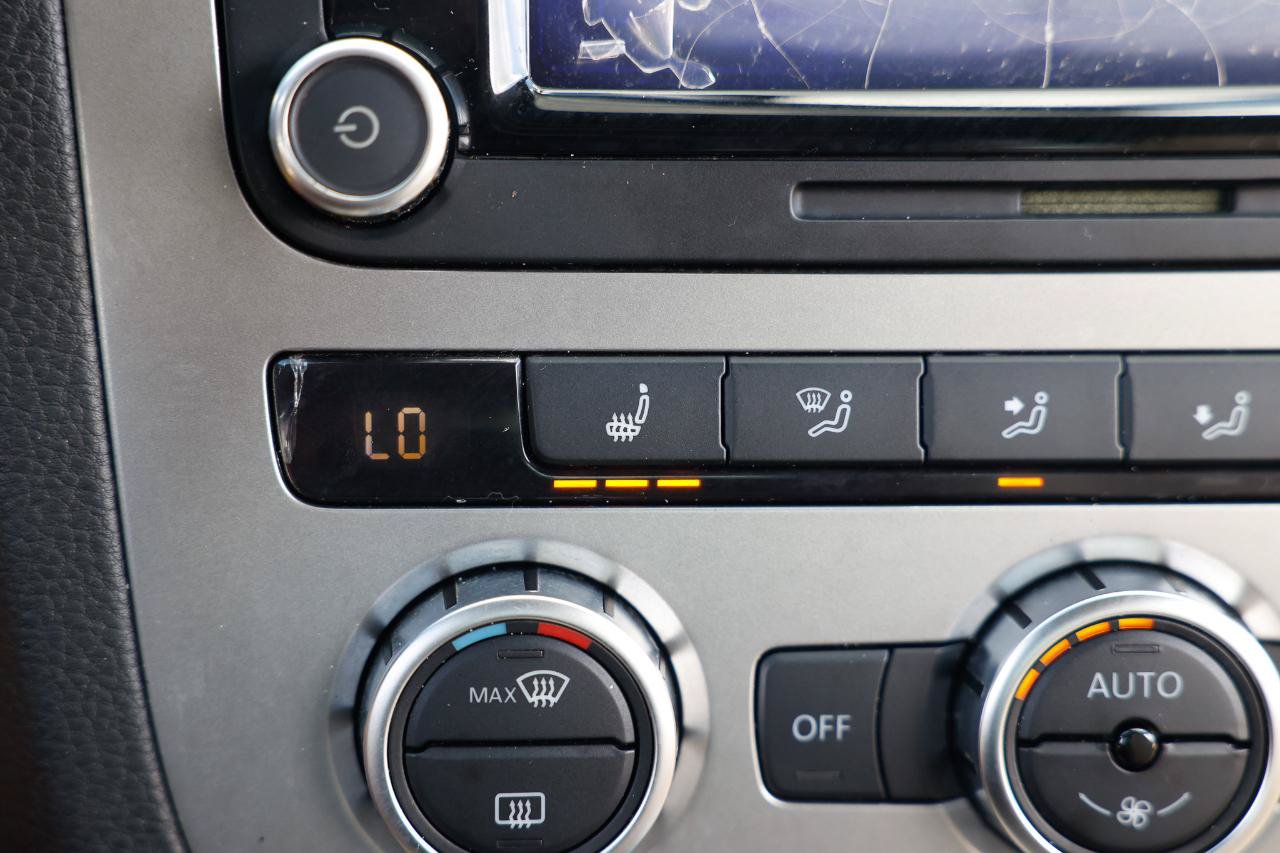 Used 2013 Volkswagen Eos Komfort FWD image 26