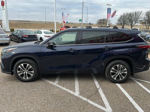 Used 2022 Toyota Highlander XLE image 8