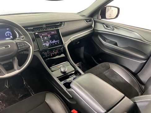 Used 2023 Jeep Grand Cherokee Altitude image 23