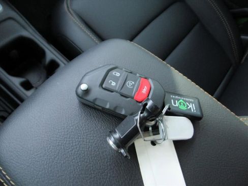 Used 2025 Jeep Gladiator Sport image 34