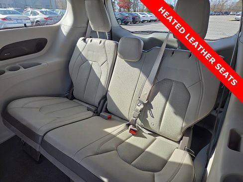 Used 2017 Chrysler Pacifica Touring-L Plus w/ Advanced Safetytec Group image 10