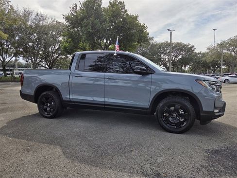 Used 2025 Honda Ridgeline Black Edition image 4