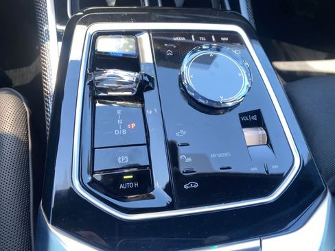 Used 2023 BMW i7 xDrive60 w/ Parking Assistance Package AWD/4WD image 17