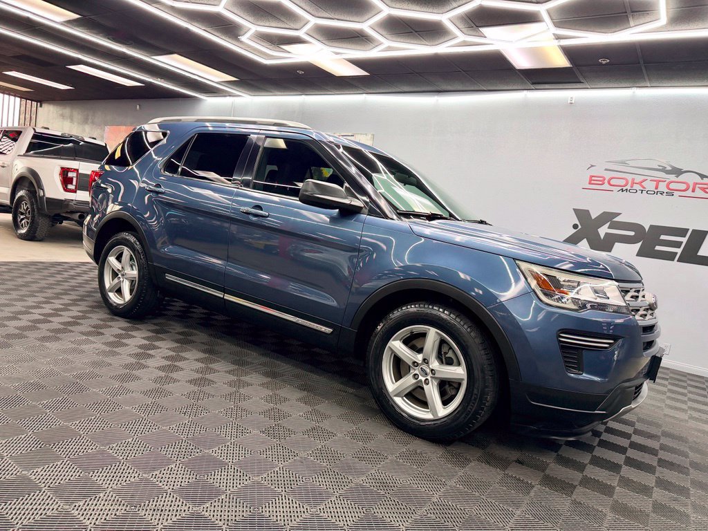 Used 2018 Ford Explorer XLT FWD image 2