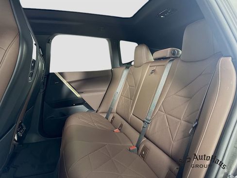 Used 2024 BMW iX xDrive50 w/ Sport Package image 27