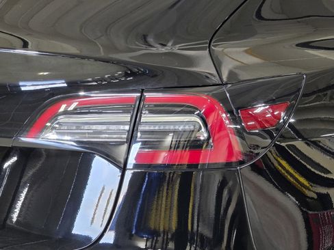 Used 2018 Tesla Model 3 Long Range image 12