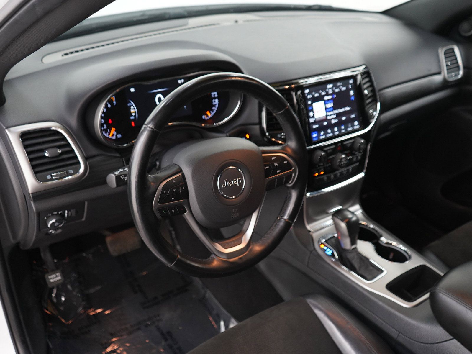 Used 2020 Jeep Grand Cherokee Altitude AWD/4WD image 22