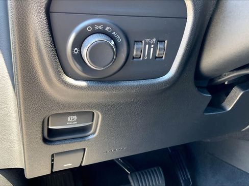 Used 2024 Jeep Grand Cherokee Altitude AWD/4WD image 35