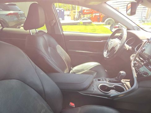 Used 2021 Toyota Camry XLE FWD image 4
