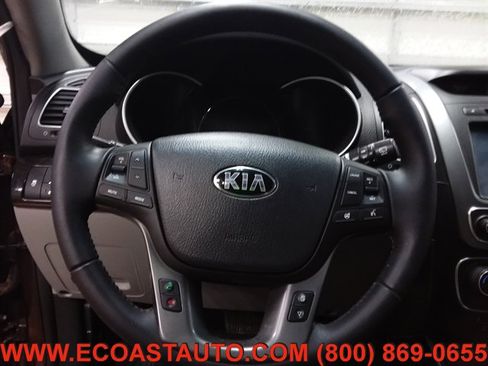 Used 2015 Kia Sorento SX image 11
