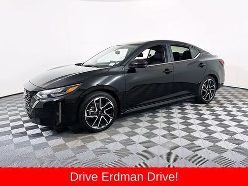 Used 2025 Nissan Sentra SR w/ SR Premium Package FWD image 3