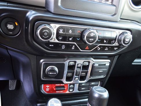 Certified 2020 Jeep Gladiator Rubicon w/ LED Lighting Group image 23