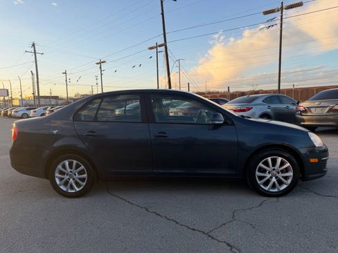 Used 2010 Volkswagen Jetta Limited Edition image 6