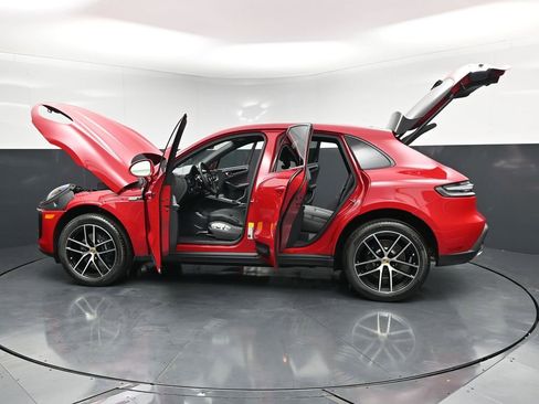 New 2026 Porsche Macan image 31