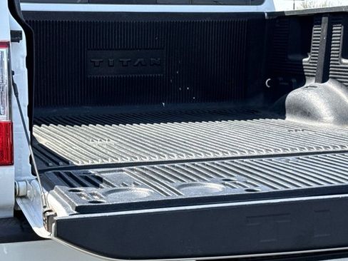 Used 2023 Nissan Titan SV image 10