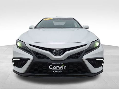 Used 2023 Toyota Camry SE image 2