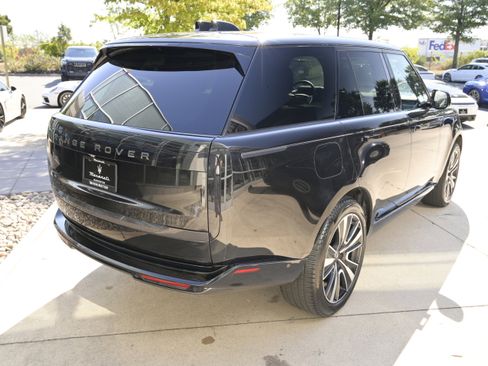 Used 2024 Land Rover Range Rover SE image 5