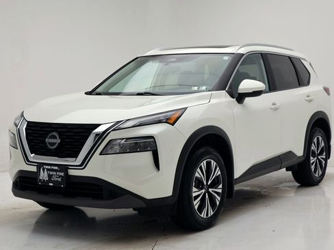 Used 2023 Nissan Rogue SV w/ SV Premium Package image 5