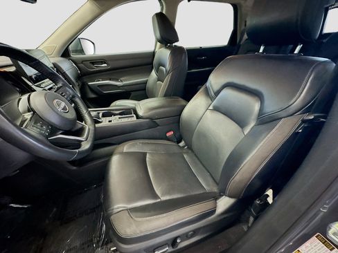 Used 2022 Nissan Pathfinder SL w/ SL Premium Package image 11