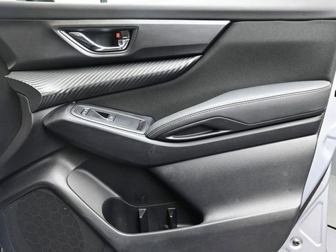 Used 2024 Subaru Ascent Premium w/ Convenience Package image 11