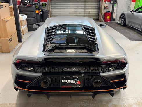 Used 2022 Lamborghini Huracan EVO RWD image 9