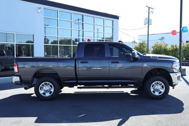 Used 2024 RAM 2500 Tradesman w/ Chrome Appearance Group AWD/4WD image 3
