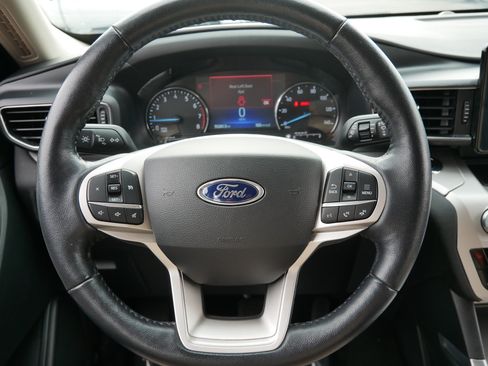 Used 2022 Ford Explorer XLT w/ Equipment Group 202A AWD/4WD image 16