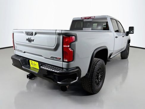 Used 2024 Chevrolet Silverado 2500 ZR2 w/ Technology Package AWD/4WD image 6