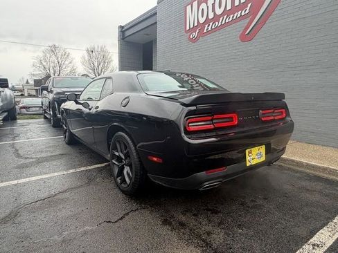 Used 2019 Dodge Challenger SXT w/ Blacktop Package image 8
