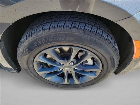 Used 2020 Chrysler Pacifica Touring-L w/ Advanced Safetytec Group image 10