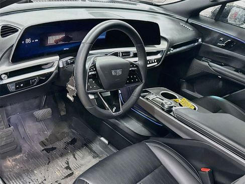 Used 2024 Cadillac Lyriq Luxury w/ LPO, Floor Liner Package AWD/4WD image 7