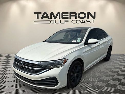 Used 2024 Volkswagen Jetta SE w/ Panoramic Sunroof Package FWD image 3