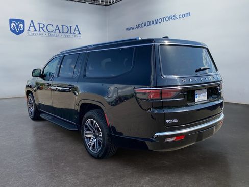 Used 2024 Jeep Wagoneer L Series II w/ Flexible Seating Group AWD/4WD image 3