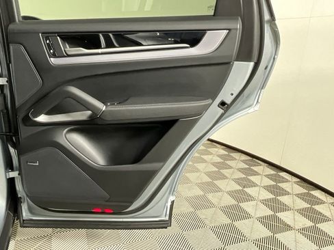 Used 2024 Porsche Cayenne Coupe image 24