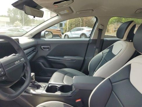 Used 2025 Kia K4 EX image 16