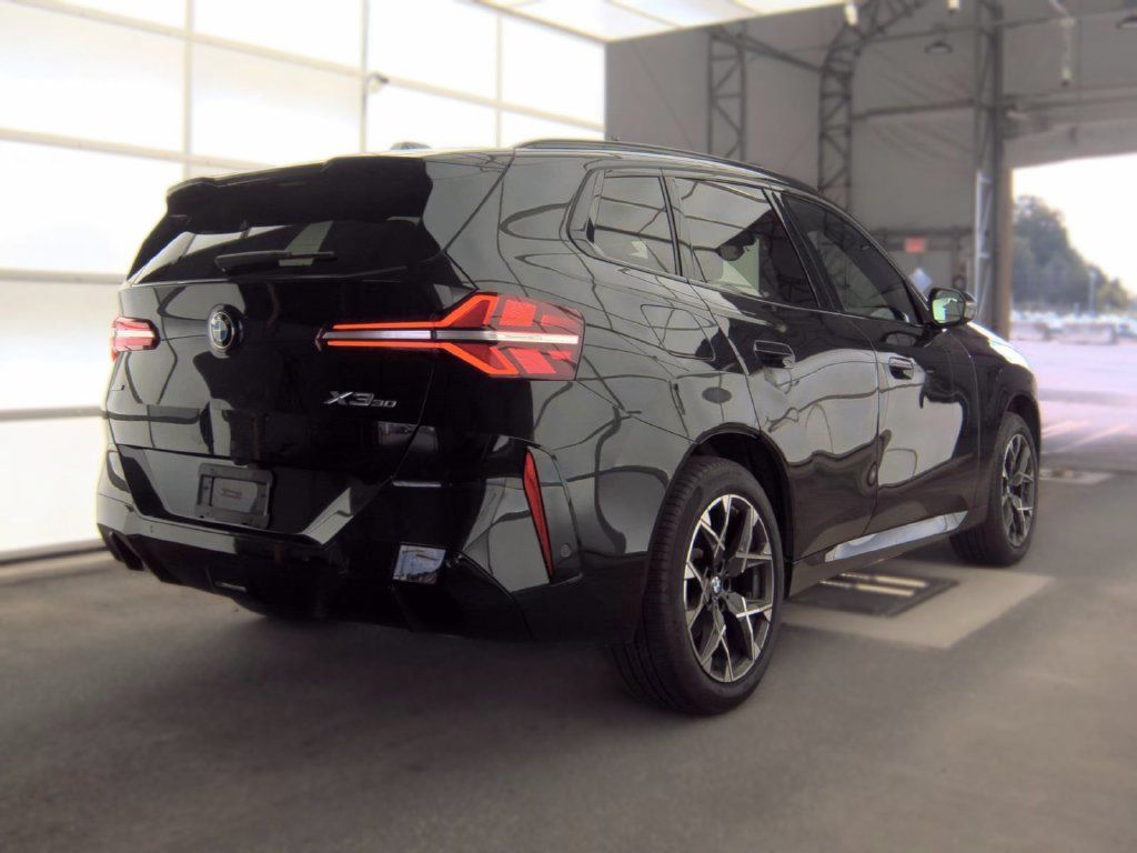 Used 2025 BMW X3 xDrive30i AWD/4WD image 3