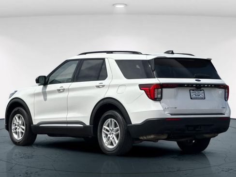 Used 2025 Ford Explorer Active AWD/4WD image 8