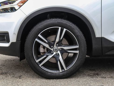 Used 2019 Volvo XC40 T4 R-Design FWD image 9
