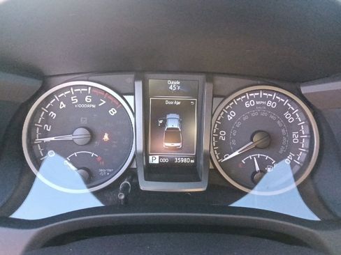 Used 2022 Toyota Tacoma TRD Off-Road image 19