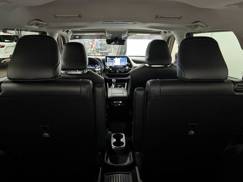 Used 2021 Toyota Highlander Limited AWD/4WD image 25