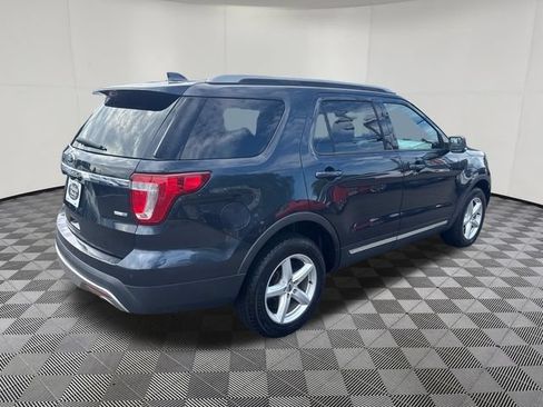 Used 2017 Ford Explorer XLT AWD/4WD image 5