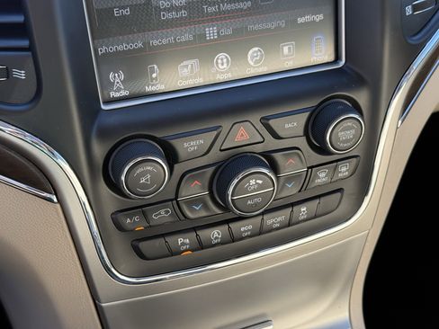 Used 2017 Jeep Grand Cherokee Limited image 22