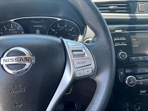 Used 2014 Nissan Rogue SV w/ SV Moonroof Package FWD image 25